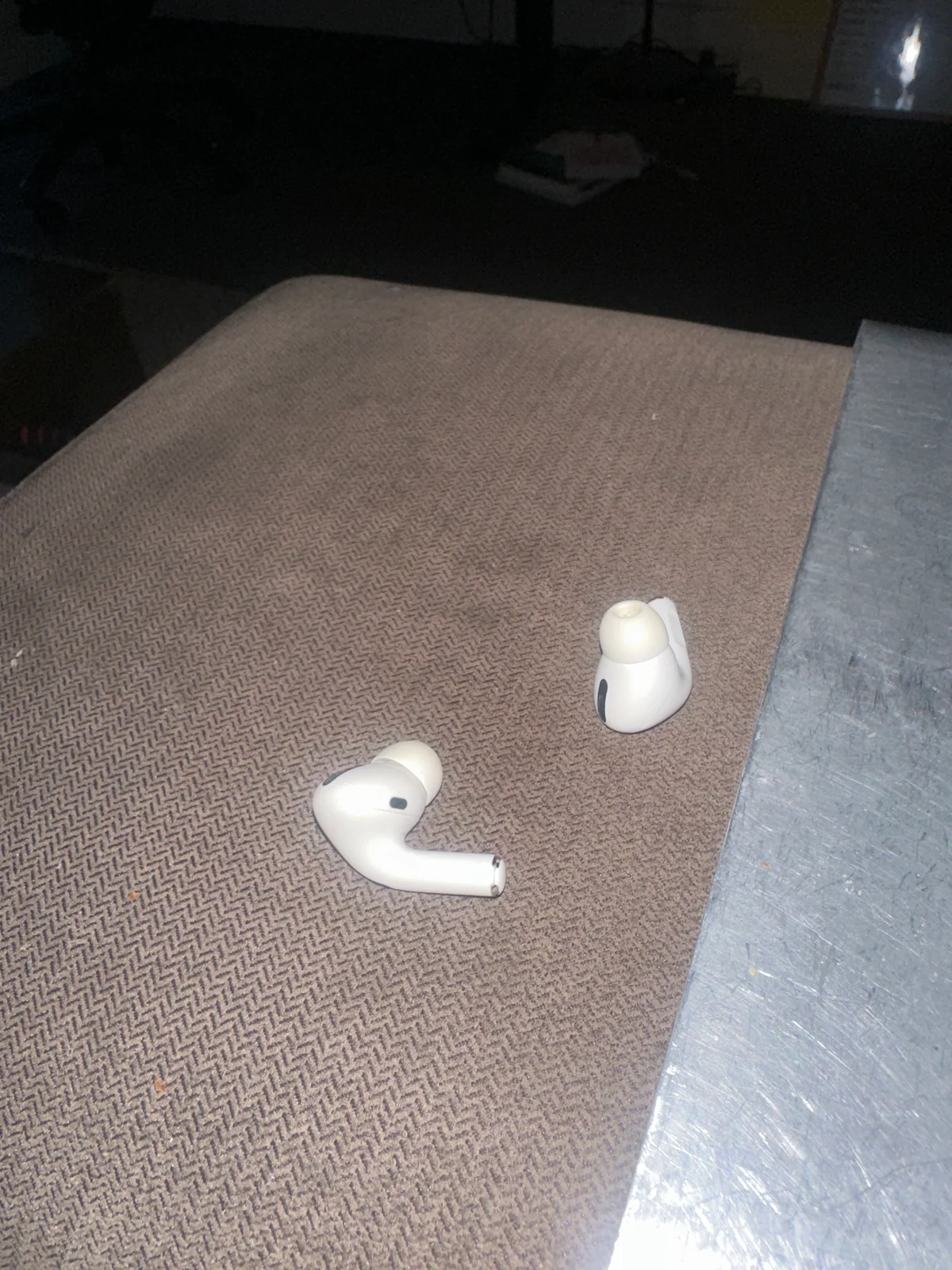 Apple AirPods Pro (2nd generation) with MagSafe Charging Case